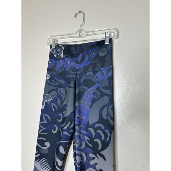 Punk Robb Abstract Art Black Blue Fish White Leggings Workout Size Medium Koi - Picture 2 of 5